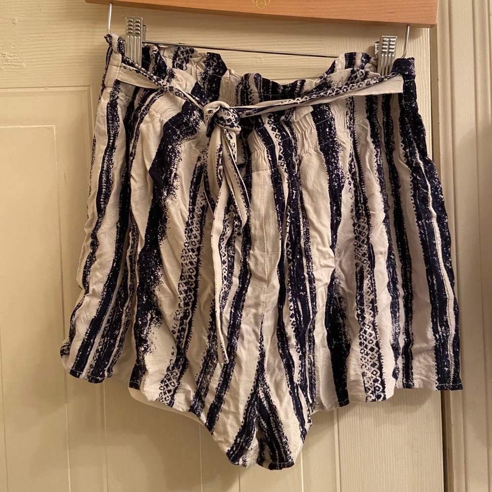 Women’s staccato shorts